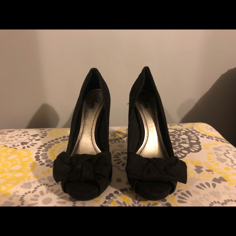 Women’s black peep toe heel
